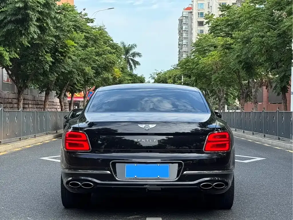 Bentley Flying Spur — фото 9