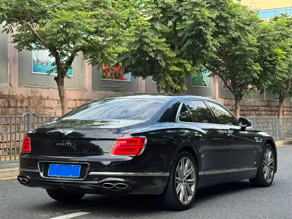 Bentley Flying Spur — фото 7