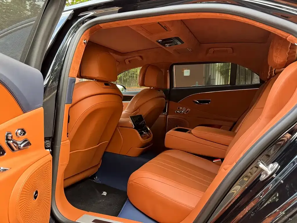 Bentley Flying Spur — фото 3