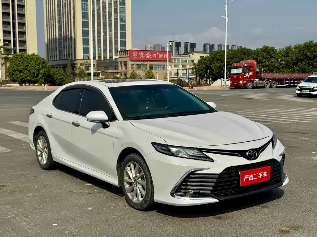 Toyota Camry — фото 3