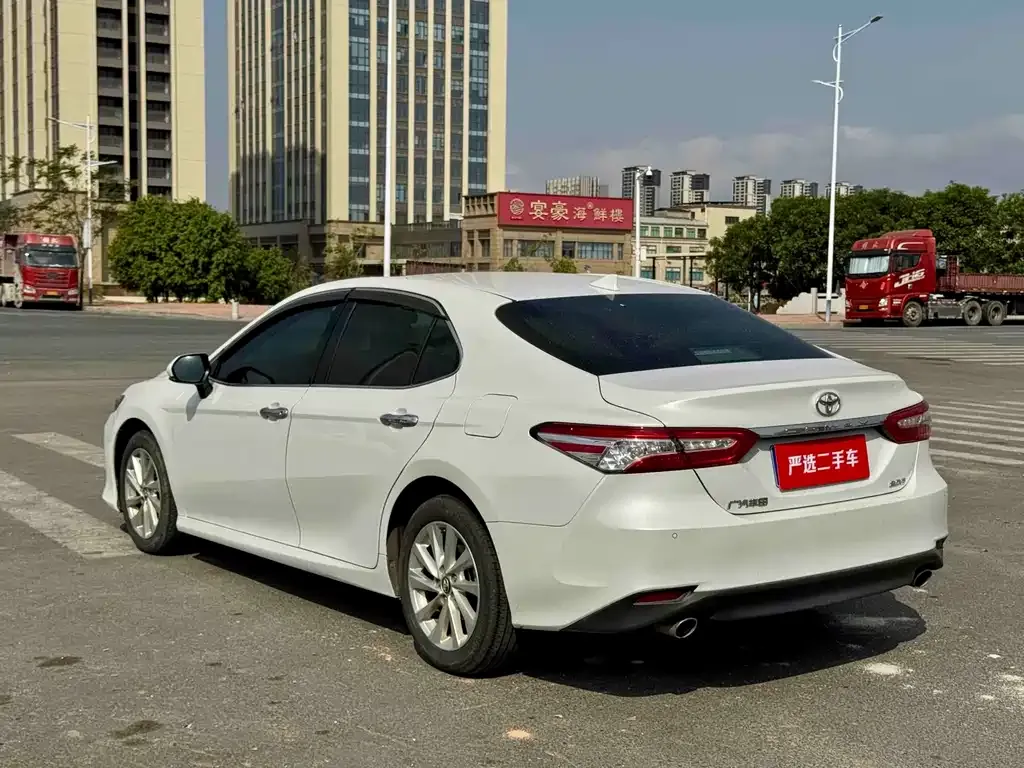 Toyota Camry — фото 6