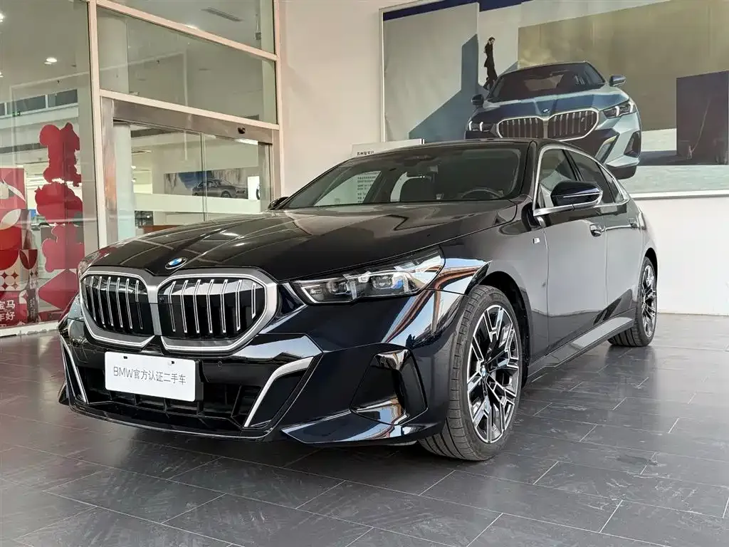 BMW 5 Series — фото 1