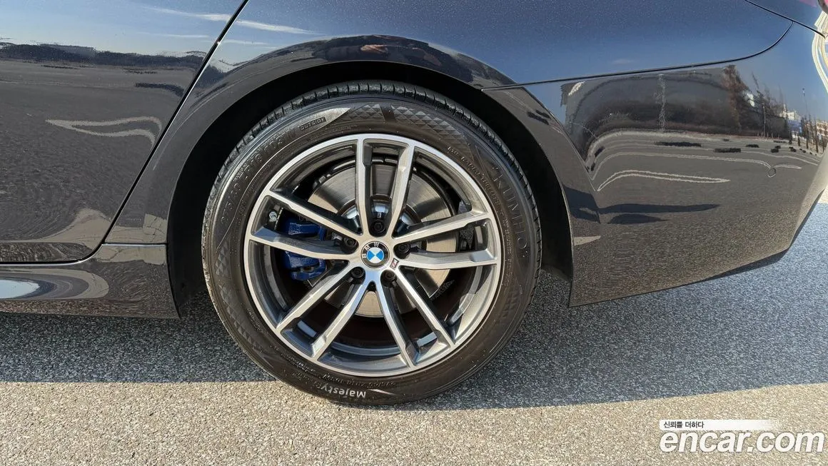 BMW 5-Series — фото 10