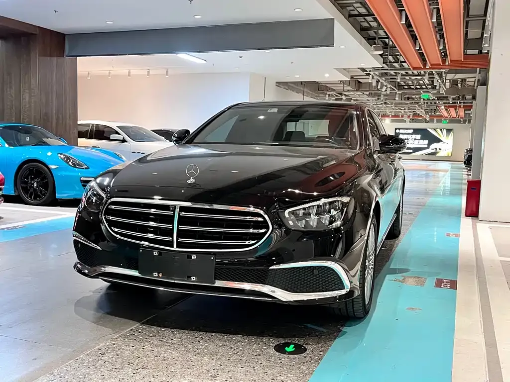 Mercedes-Benz E-Class — фото 1