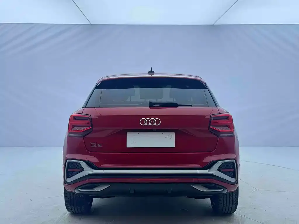 Audi Q2L — фото 2