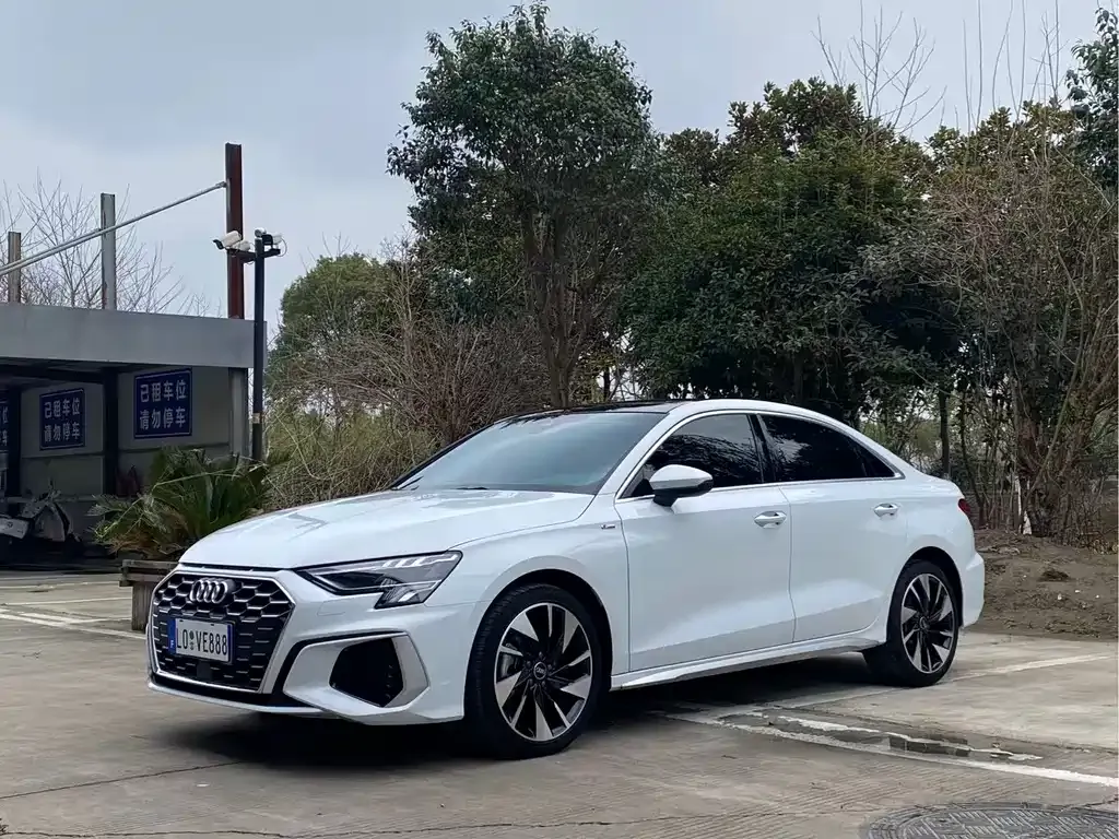 Audi A3 — фото 1