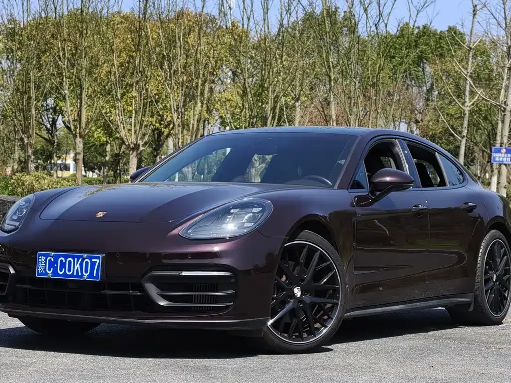 Porsche Panamera — фото 1