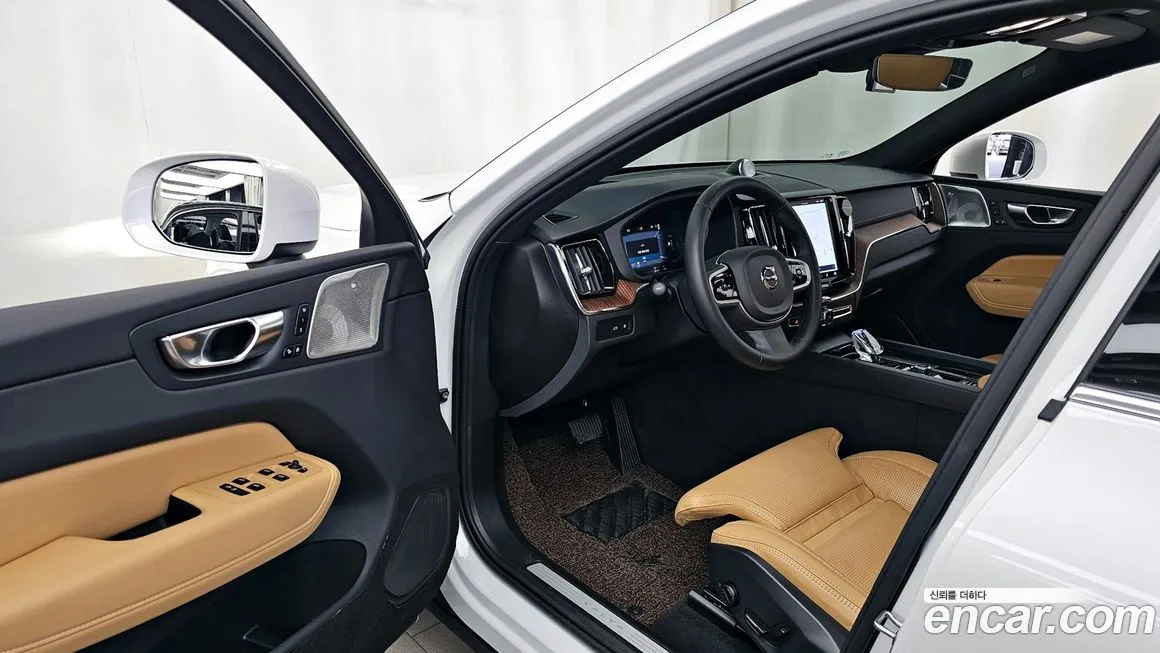 Volvo XC60 — фото 10