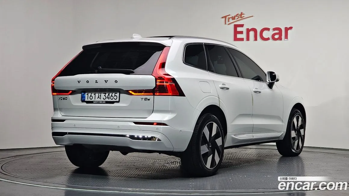 Volvo XC60 — фото 6