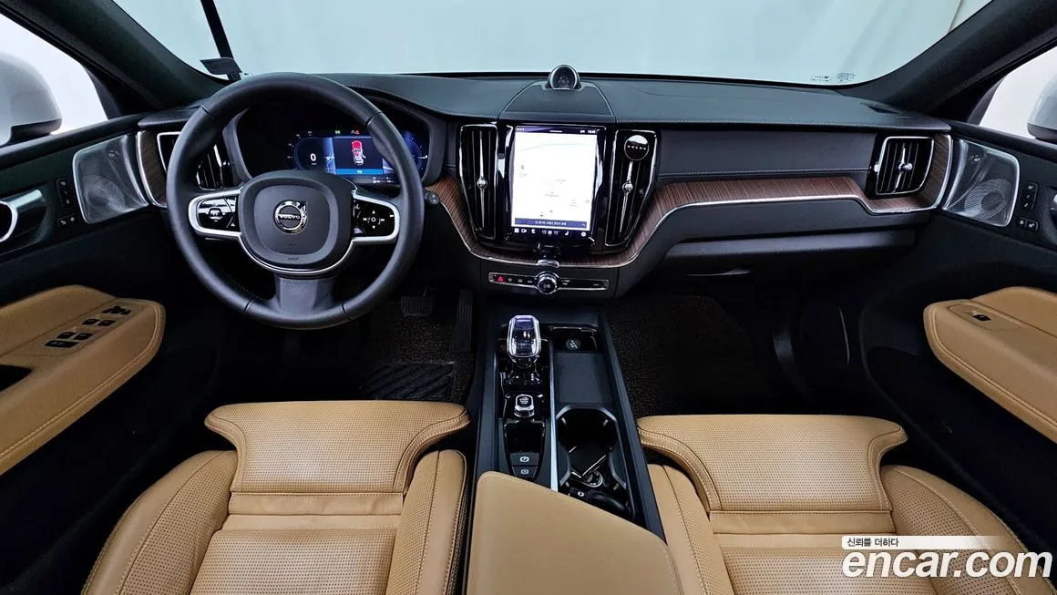 Volvo XC60 — фото 8