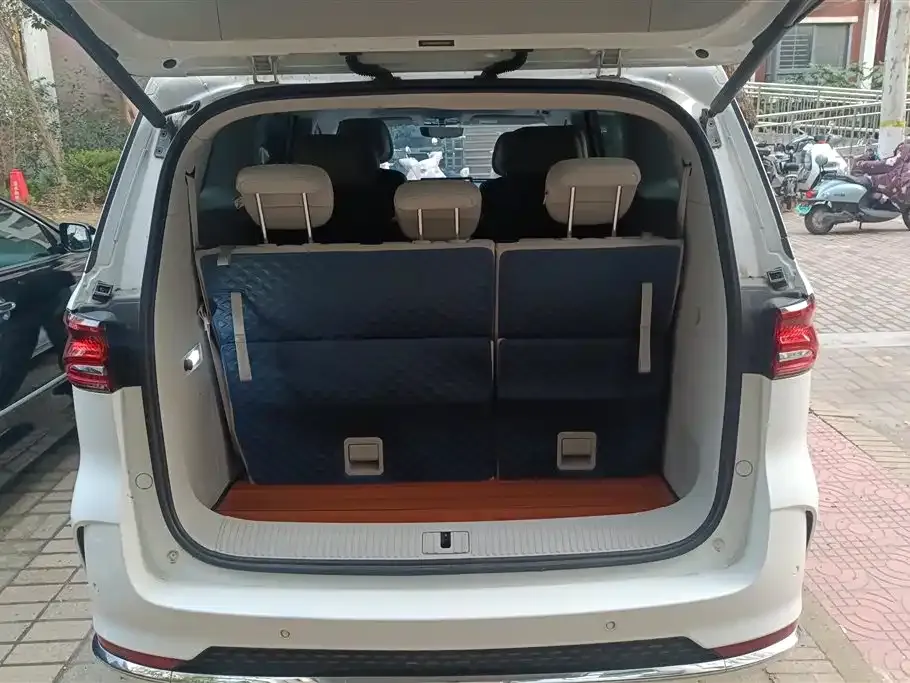 Roewe iMAX8 — фото 7