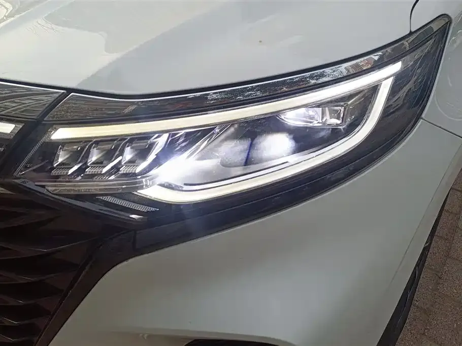 Roewe iMAX8 — фото 3