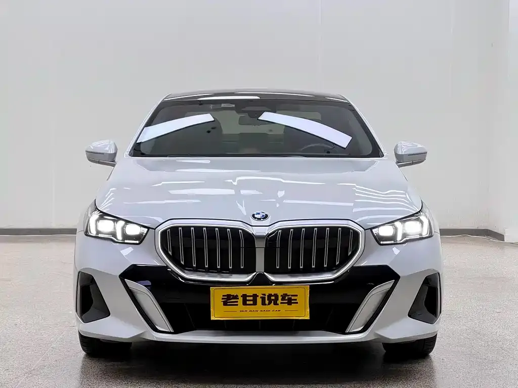 BMW 5 Series — фото 4
