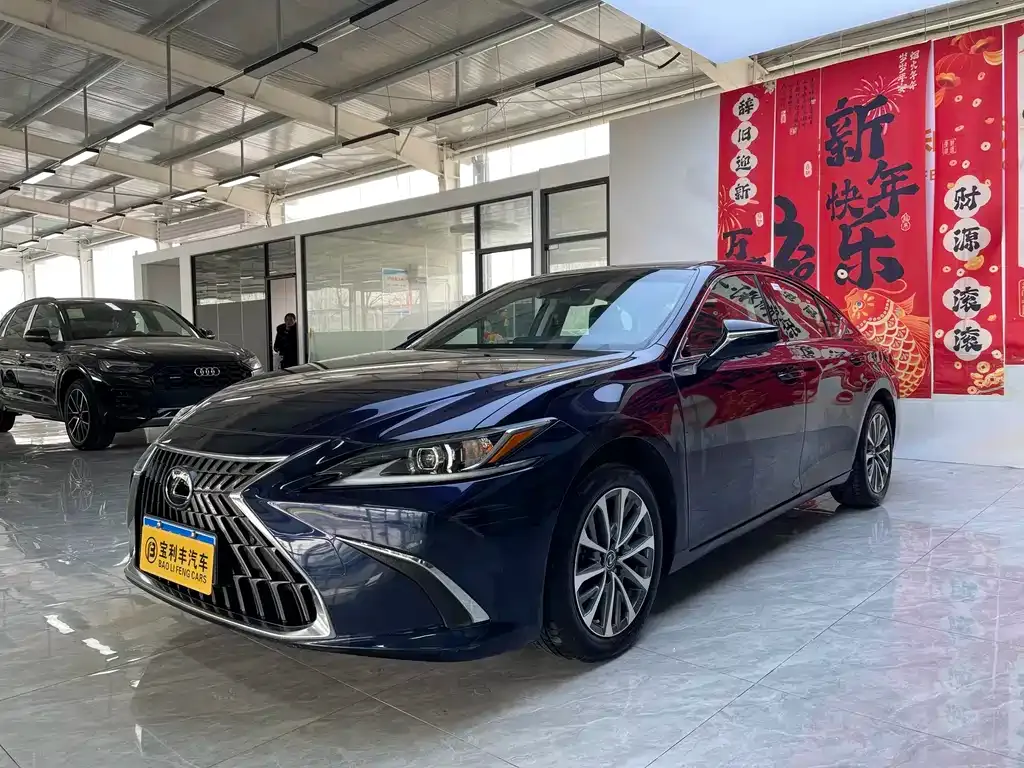 Lexus ES — фото 1