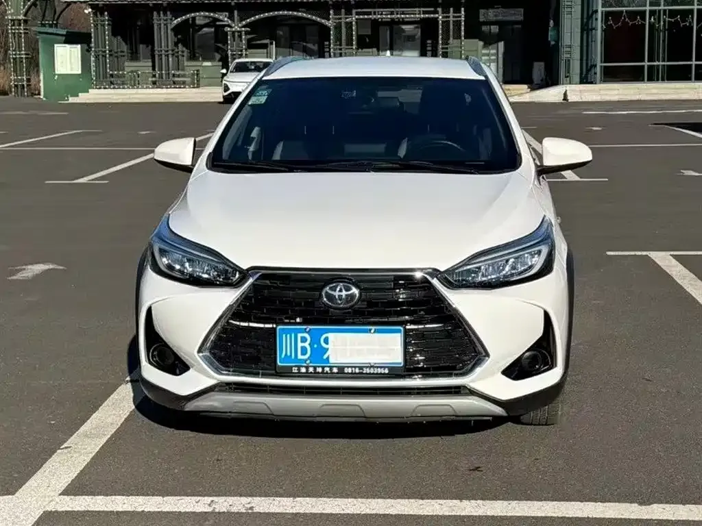Toyota Yaris L — фото 4
