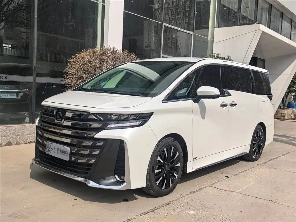 Toyota Vellfire — фото 1