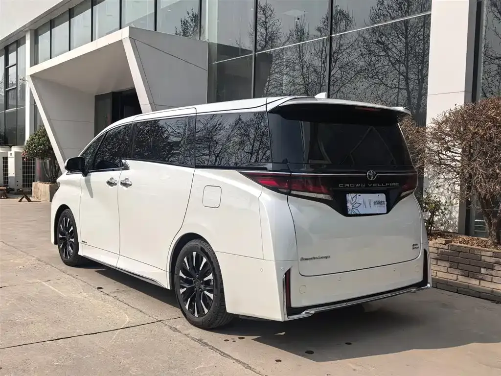 Toyota Vellfire — фото 8