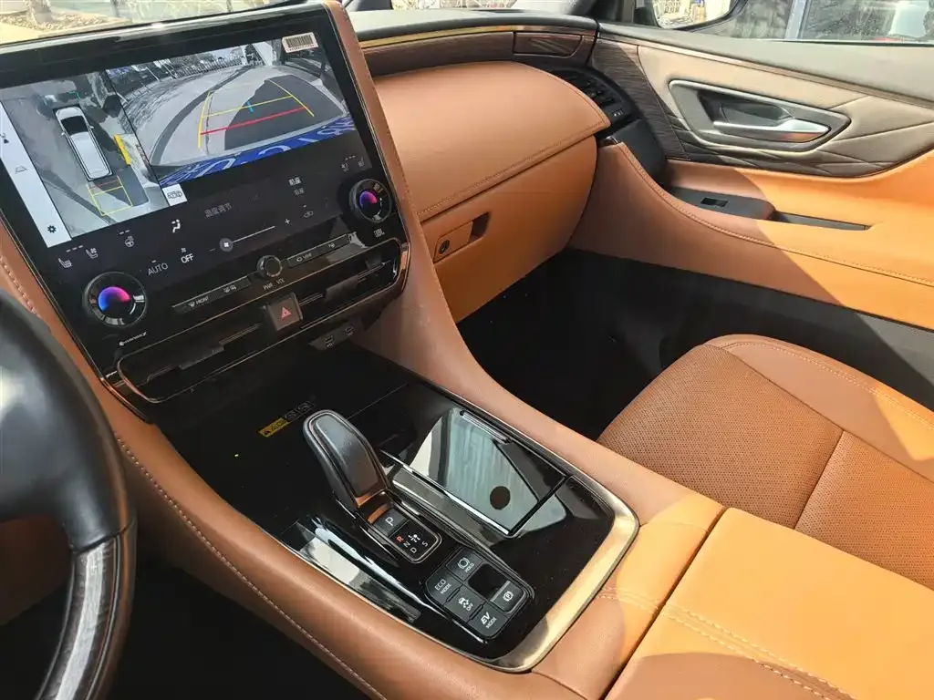 Toyota Vellfire — фото 2