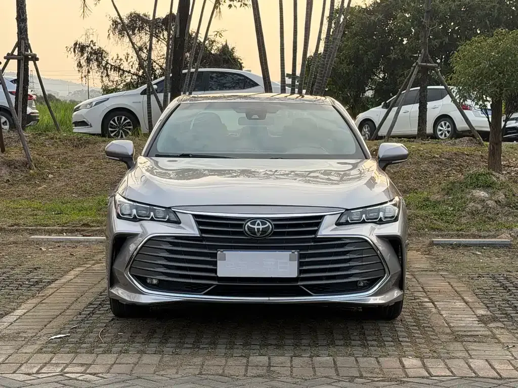 Toyota Avalon — фото 10