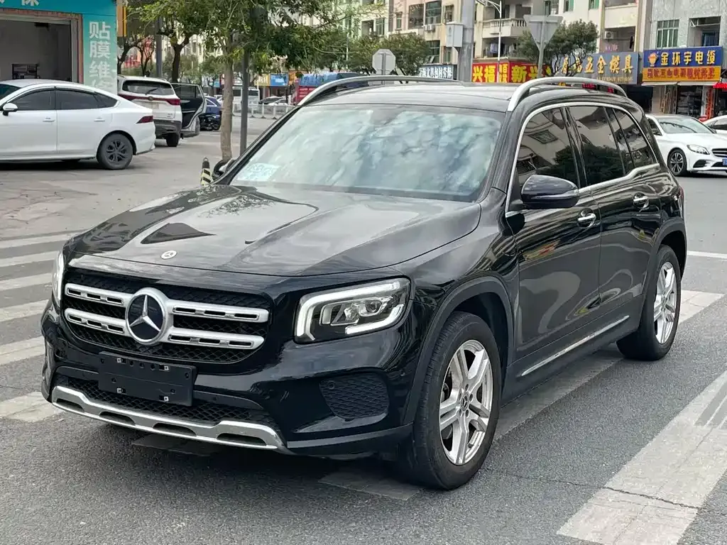 Mercedes-Benz GLB — фото 1