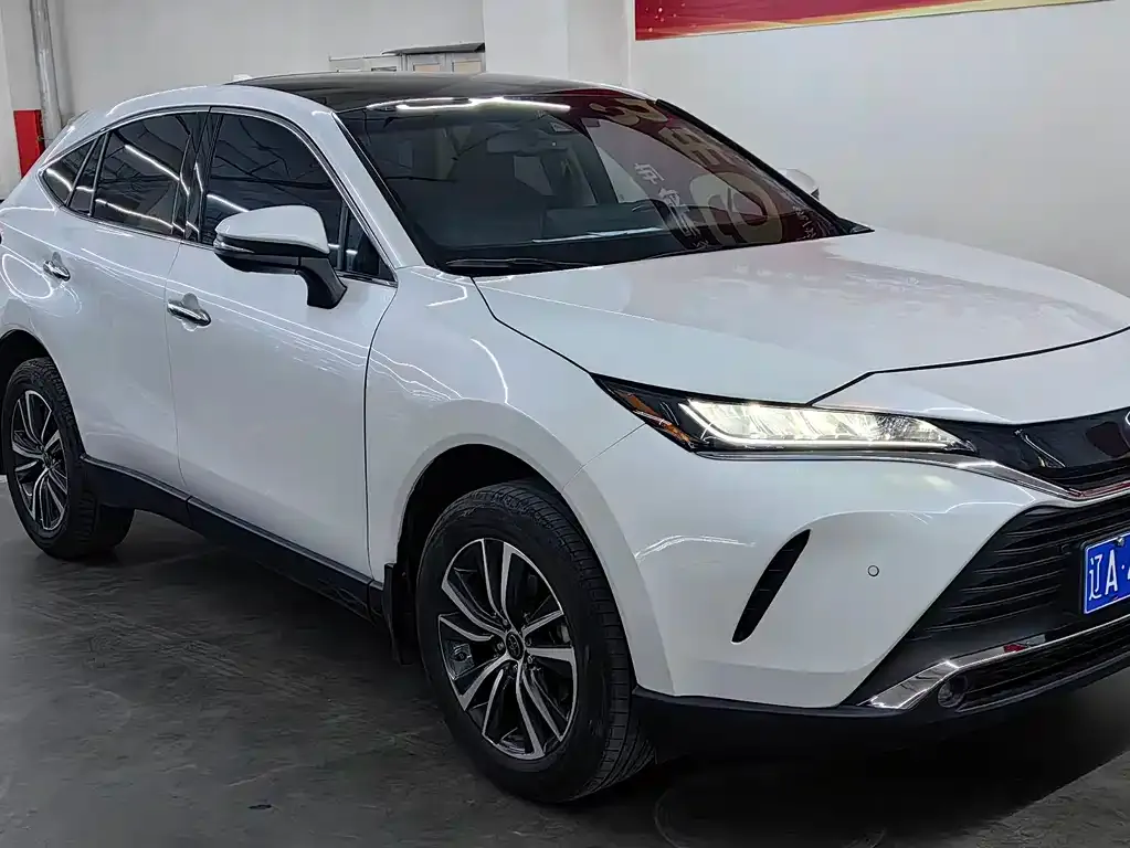 Toyota Harrier — фото 1