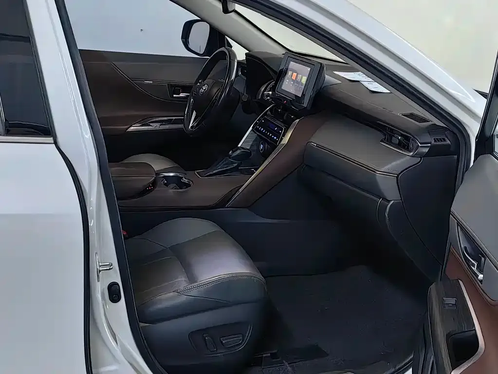Toyota Harrier — фото 3