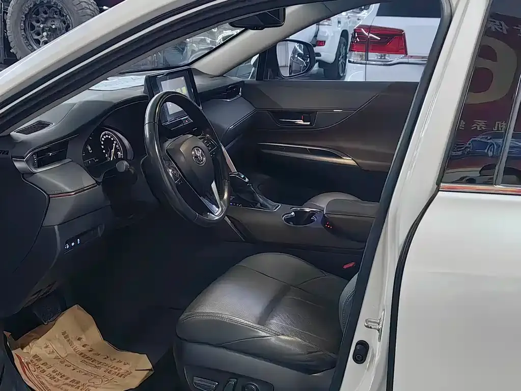 Toyota Harrier — фото 9