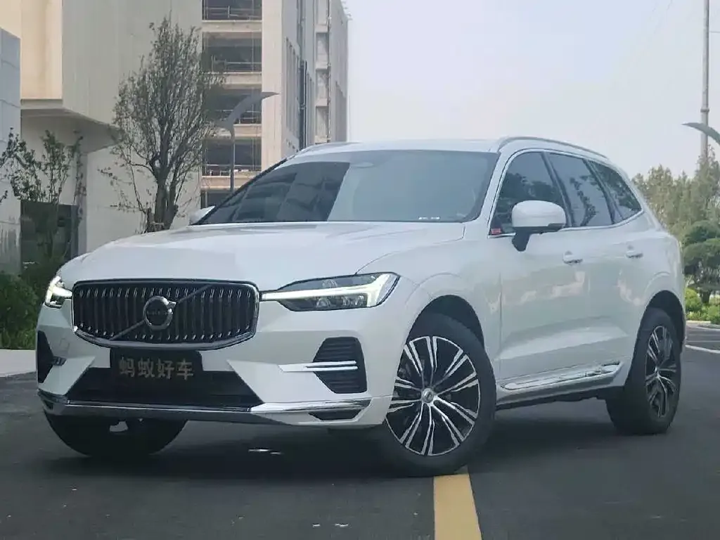 Volvo XC60 — фото 1