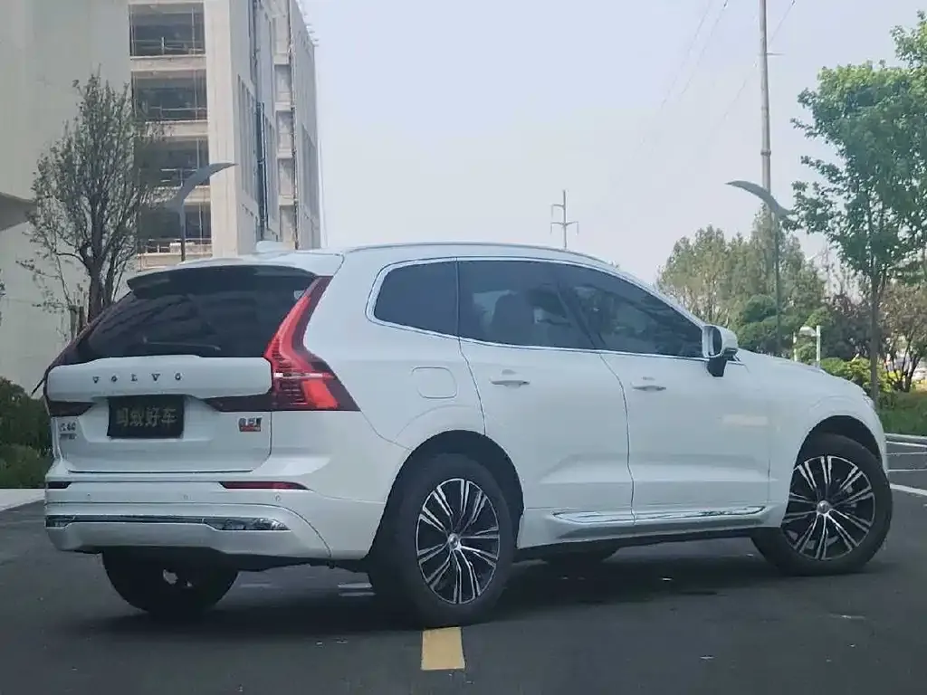 Volvo XC60 — фото 4