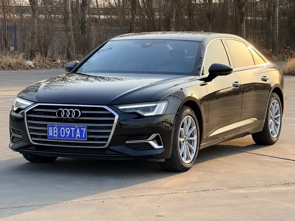 Audi A6L — фото 1