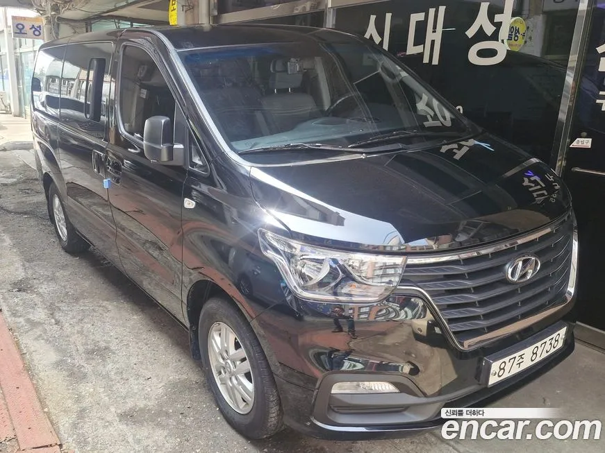 Hyundai Starex — фото 1