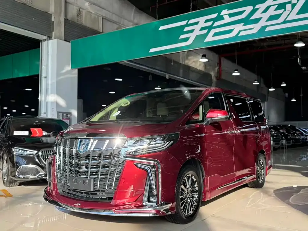 Toyota Alphard — фото 1