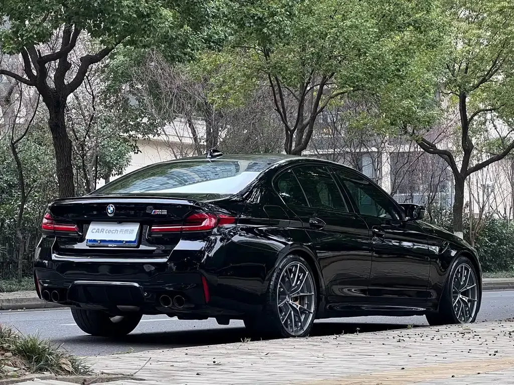 BMW M5 — фото 10