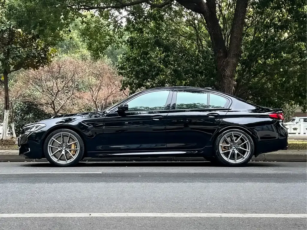 BMW M5 — фото 8