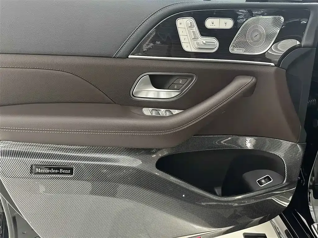 Mercedes-Benz GLS — фото 10