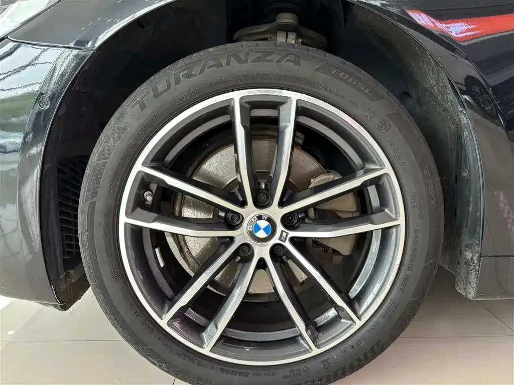 BMW 5 Series — фото 9
