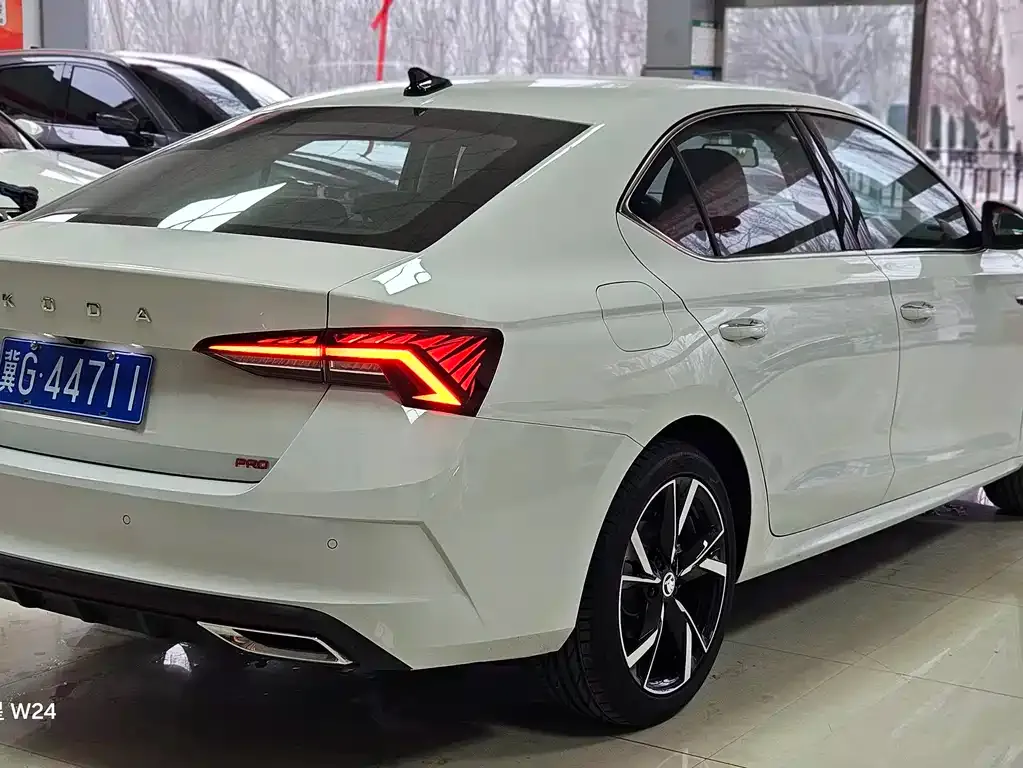 Skoda Octavia — фото 2