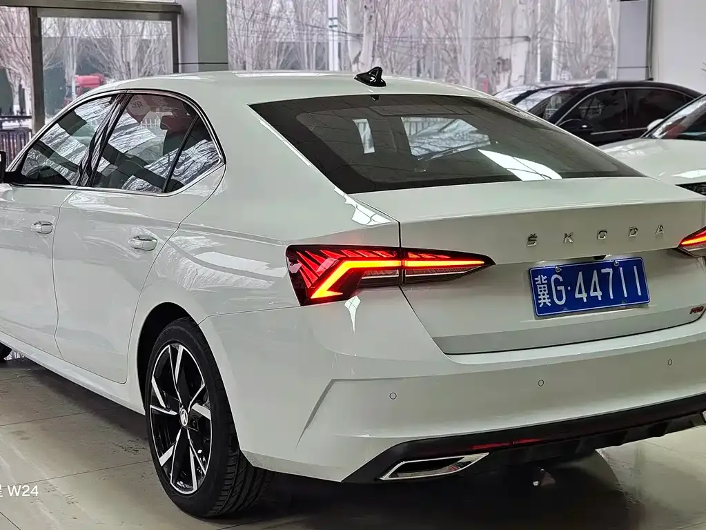Skoda Octavia — фото 6