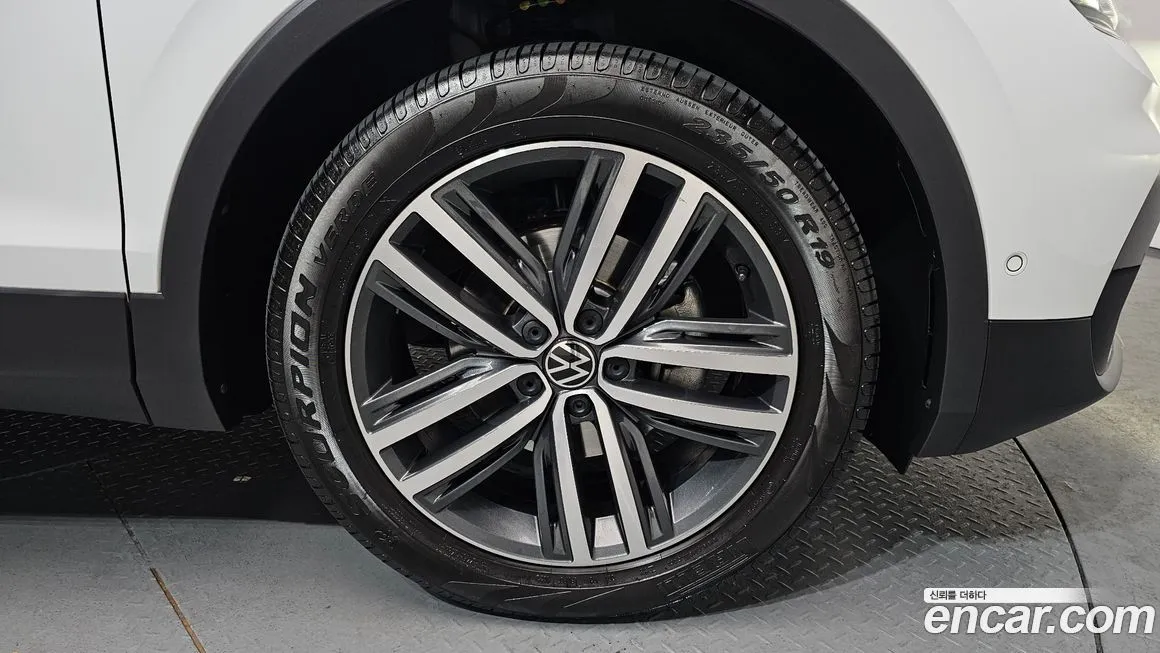 Volkswagen Tiguan — фото 6
