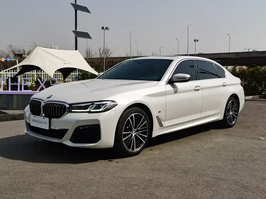 BMW 5 Series — фото 1