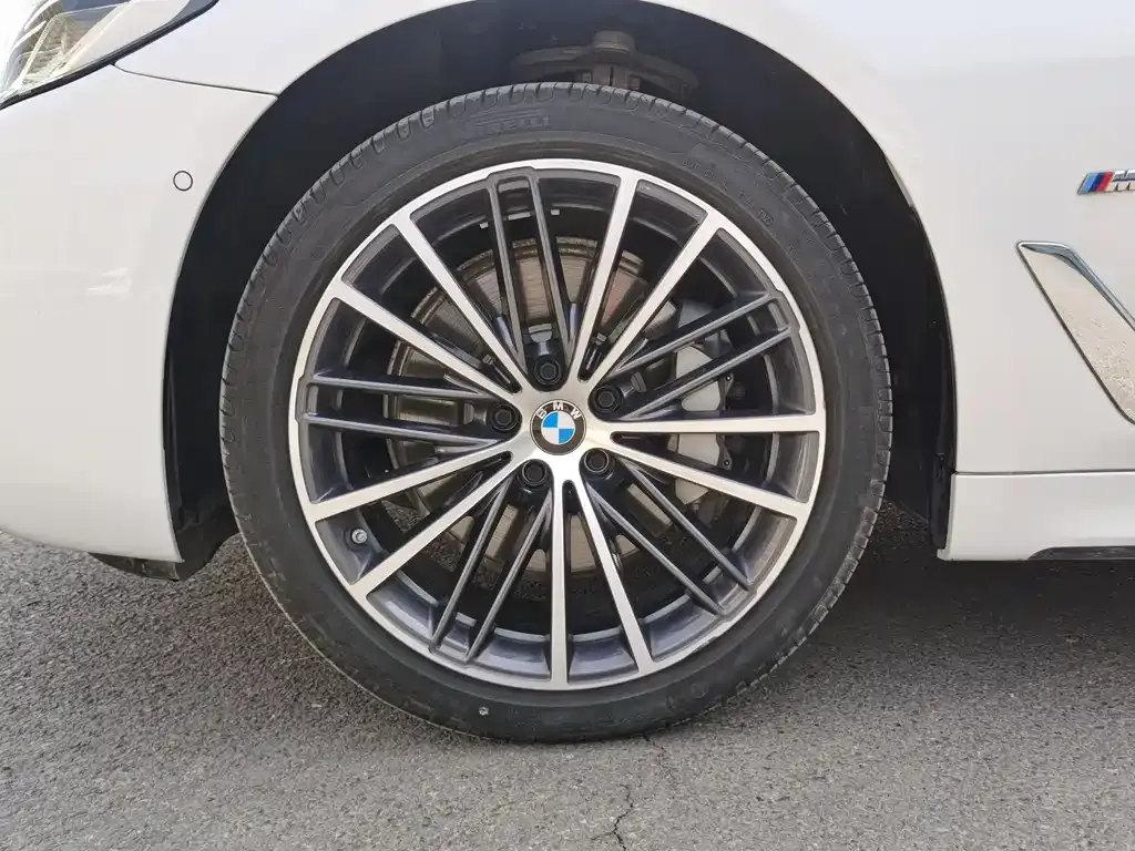 BMW 5 Series — фото 10