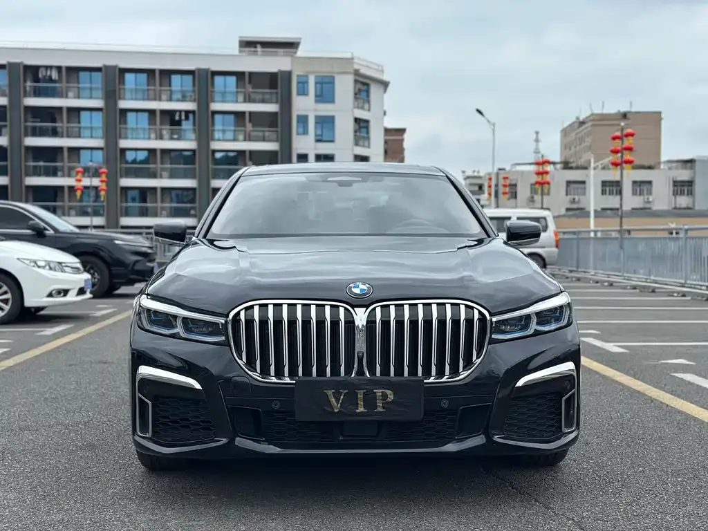 BMW 7 Series — фото 1