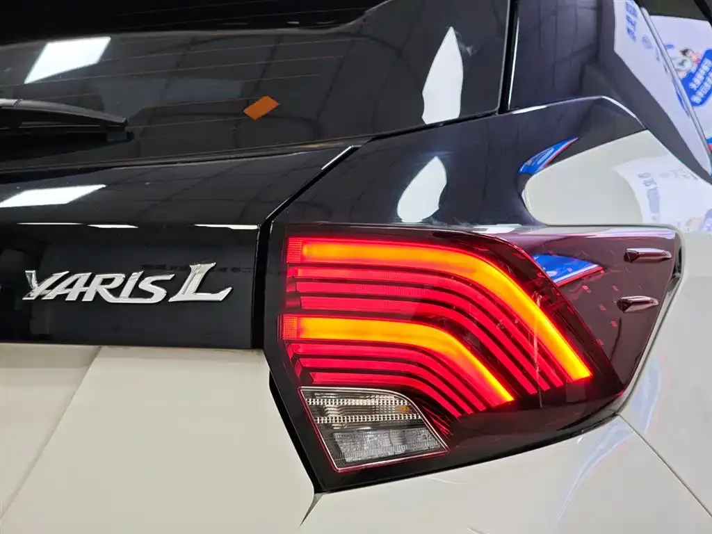 Toyota Yaris L — фото 10