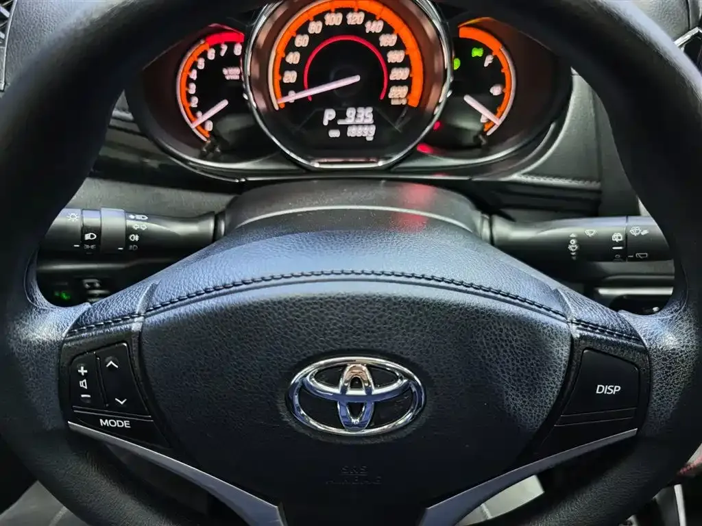 Toyota Yaris L — фото 9