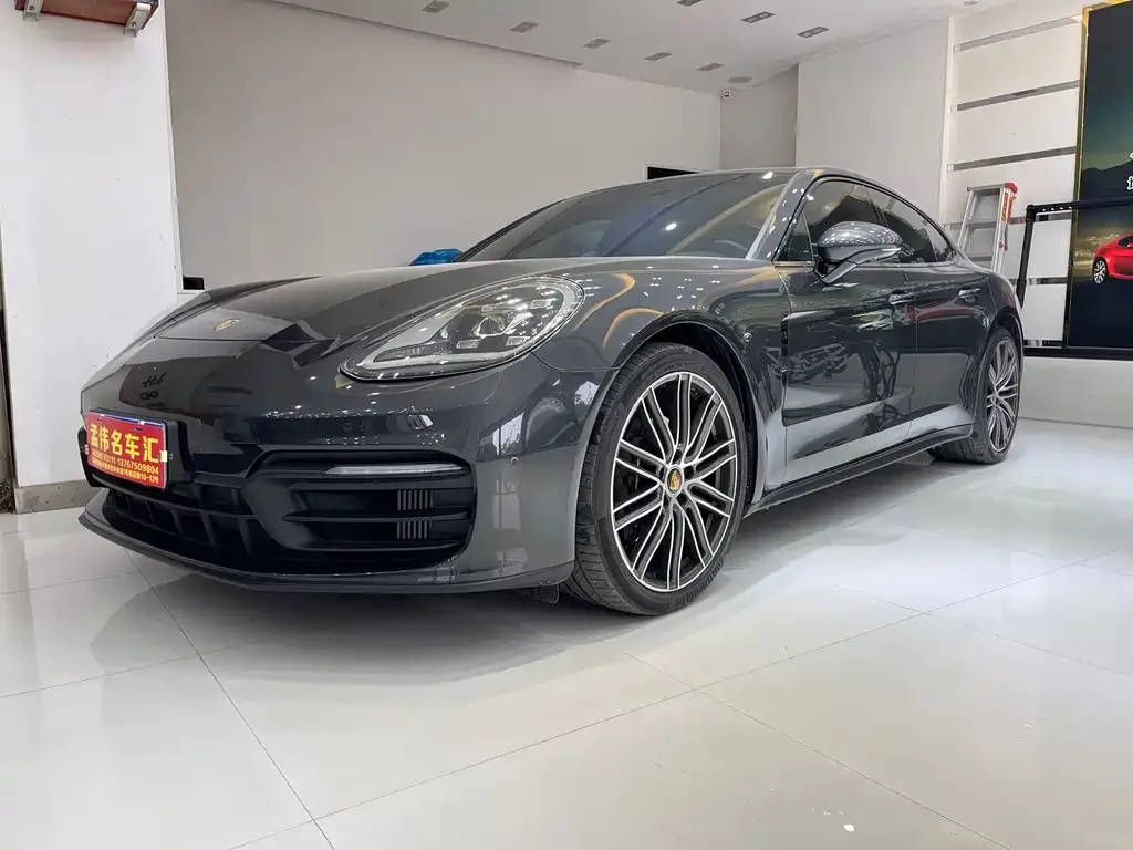 Porsche Panamera — фото 1