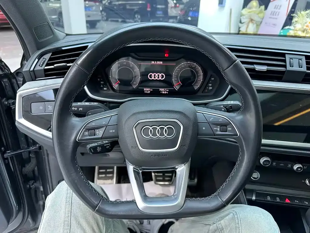 Audi Q3 — фото 5