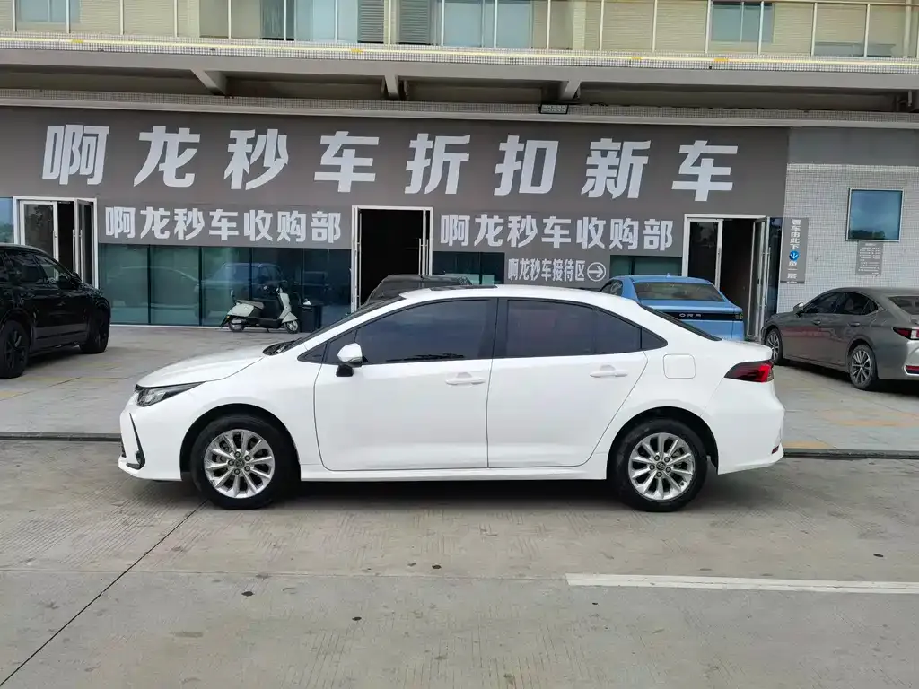 Toyota Corolla — фото 8