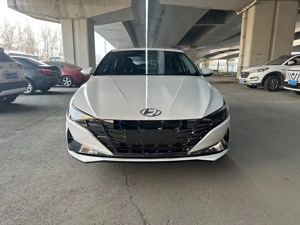 Hyundai Elantra — фото 4