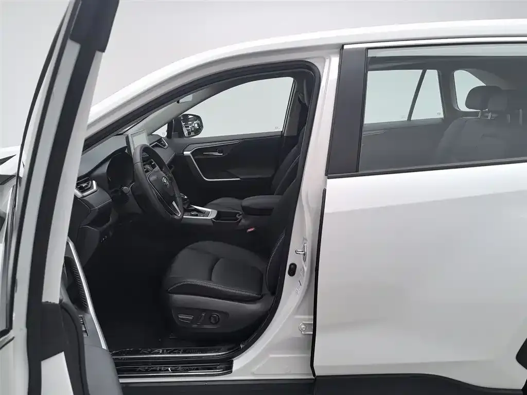 Toyota RAV4 — фото 3