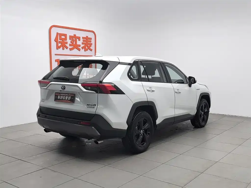 Toyota RAV4 — фото 7